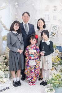 両親と姉妹で七五三家族写真