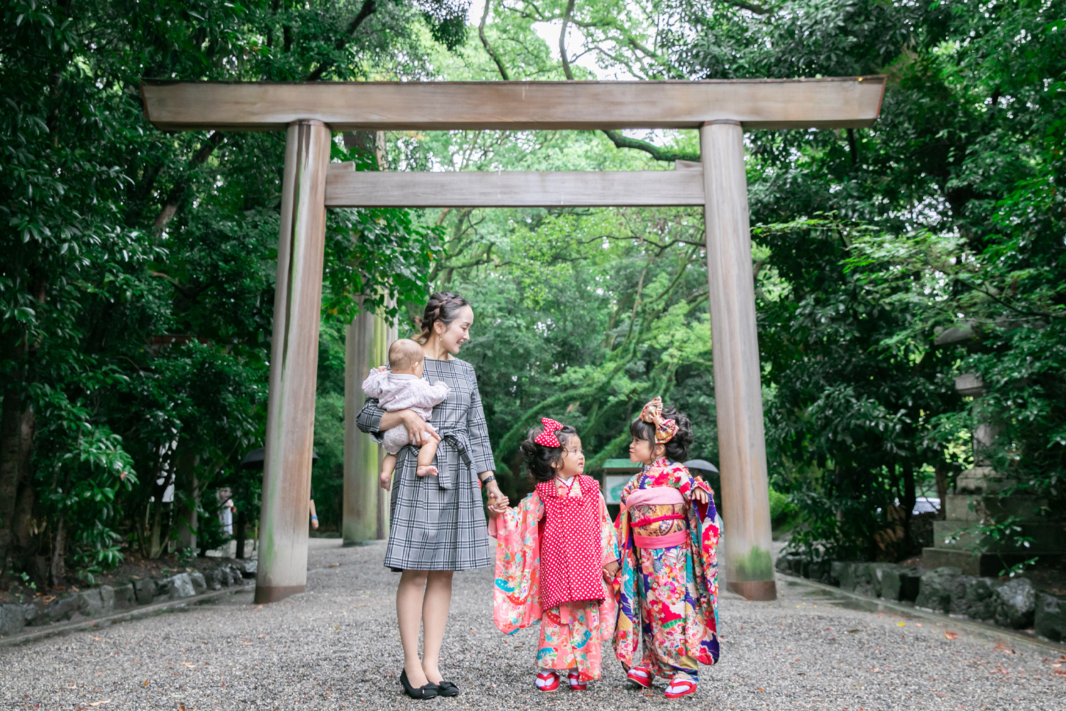 狛犬や鳥居】太鼓橋の由来を紹介！神社の撮影スポット豆知識